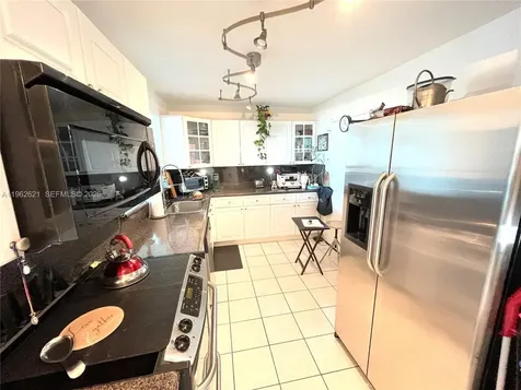 7135 Collins Miami Beach FL 33141