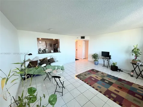 7135 Collins Miami Beach FL 33141
