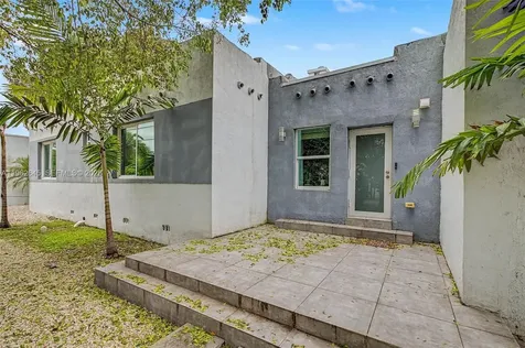 2900 SW 4th Street Miami FL 33135