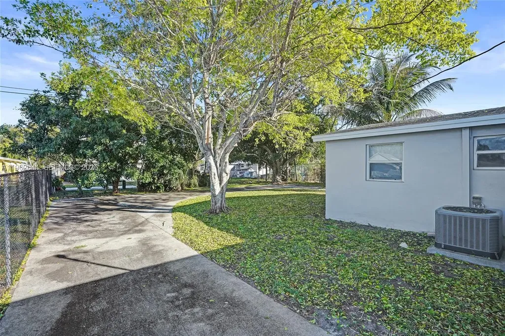 307 NW 11th Avenue Delray Beach FL 33444