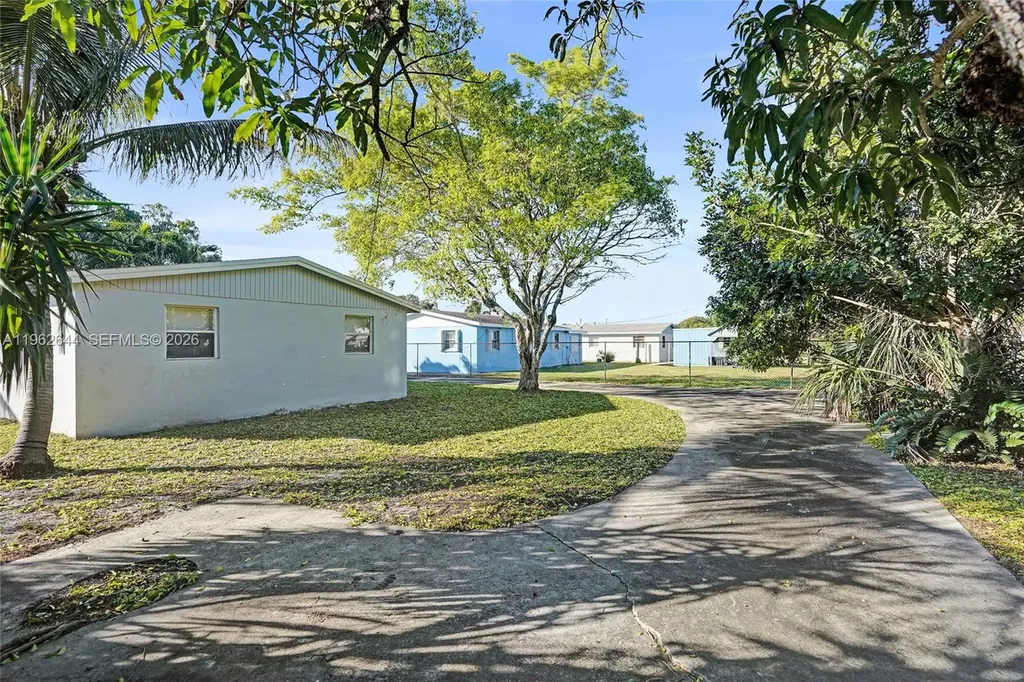 307 NW 11th Avenue Delray Beach FL 33444