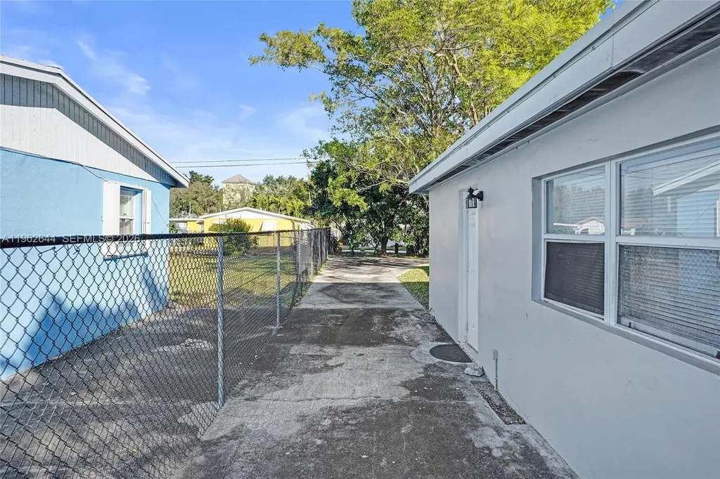 307 NW 11th Avenue Delray Beach FL 33444