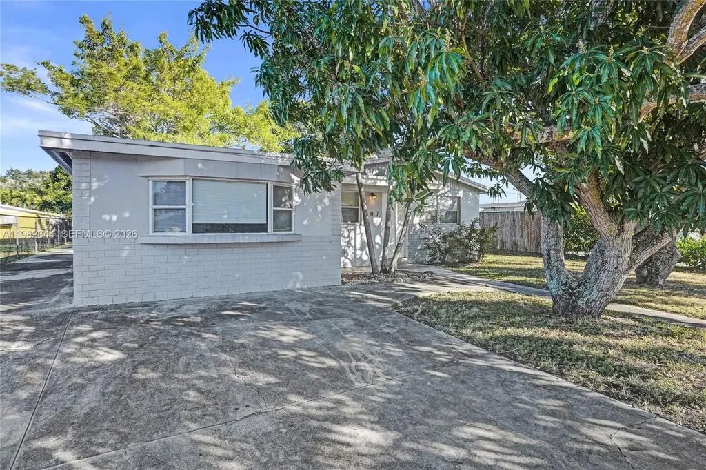 307 NW 11th Avenue Delray Beach FL 33444