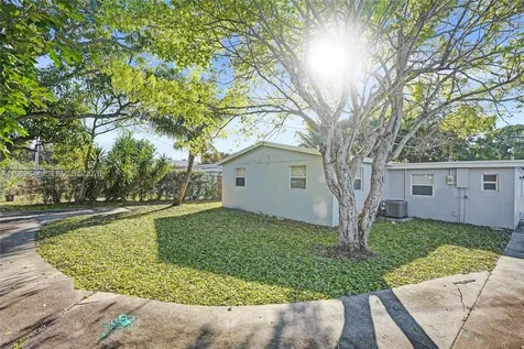 307 NW 11th Avenue Delray Beach FL 33444
