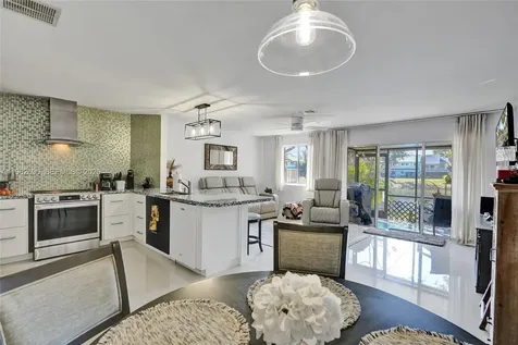 2260 W Discovery Circle W Deerfield Beach FL 33442
