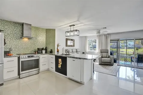 2260 W Discovery Circle W Deerfield Beach FL 33442