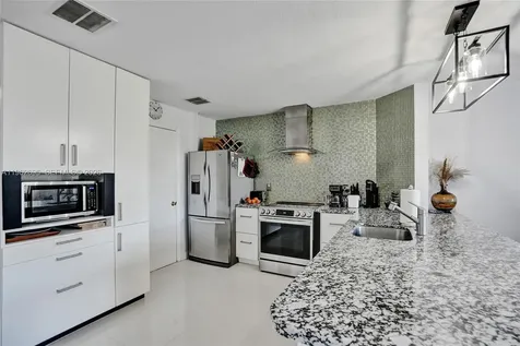 2260 W Discovery Circle W Deerfield Beach FL 33442