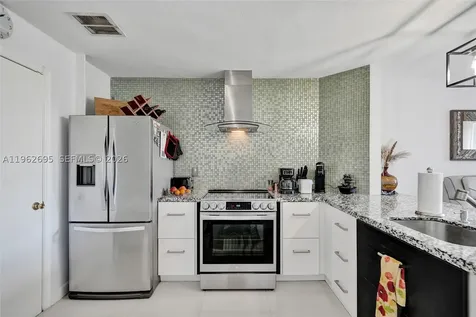 2260 W Discovery Circle W Deerfield Beach FL 33442