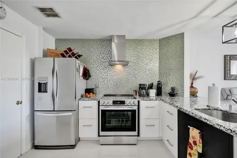 2260 W Discovery Circle W Deerfield Beach FL 33442