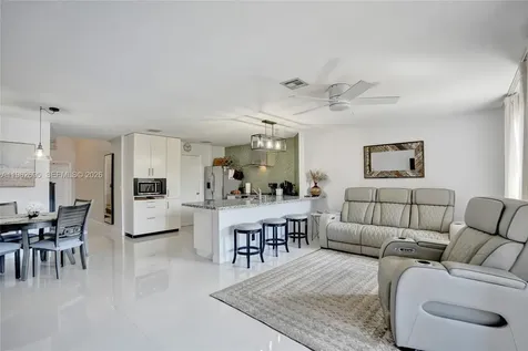 2260 W Discovery Circle W Deerfield Beach FL 33442