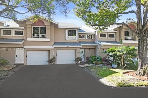 2260 W Discovery Circle W Deerfield Beach FL 33442