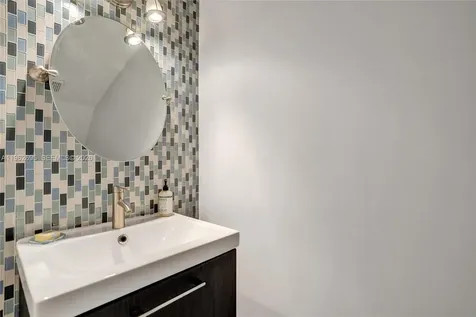 2260 W Discovery Circle W Deerfield Beach FL 33442