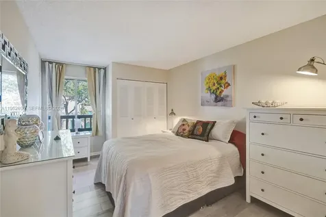 2260 W Discovery Circle W Deerfield Beach FL 33442
