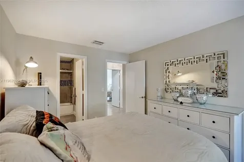2260 W Discovery Circle W Deerfield Beach FL 33442