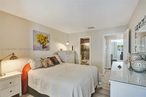 2260 W Discovery Circle W Deerfield Beach FL 33442