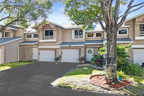 2260 W Discovery Circle W Deerfield Beach FL 33442