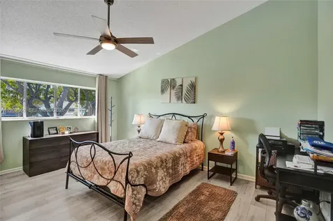 2260 W Discovery Circle W Deerfield Beach FL 33442