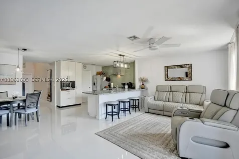 2260 W Discovery Circle W Deerfield Beach FL 33442