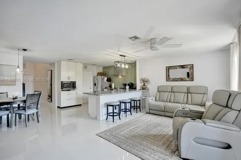 2260 W Discovery Circle W Deerfield Beach FL 33442