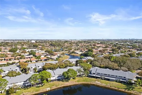 2260 W Discovery Circle W Deerfield Beach FL 33442