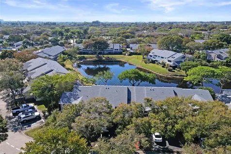 2260 W Discovery Circle W Deerfield Beach FL 33442