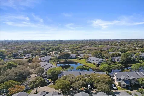 2260 W Discovery Circle W Deerfield Beach FL 33442