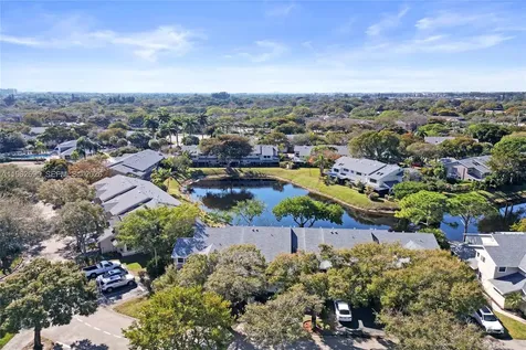 2260 W Discovery Circle W Deerfield Beach FL 33442