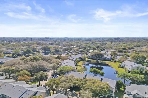 2260 W Discovery Circle W Deerfield Beach FL 33442