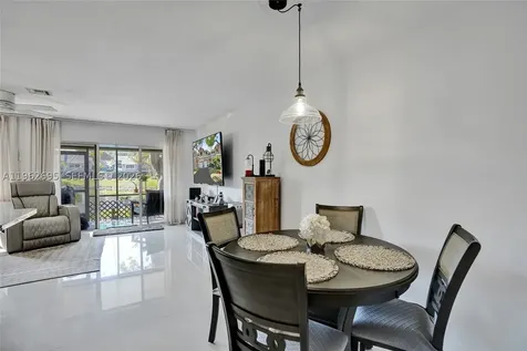 2260 W Discovery Circle W Deerfield Beach FL 33442