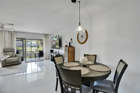 2260 W Discovery Circle W Deerfield Beach FL 33442