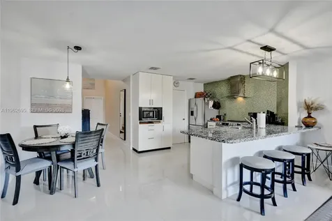 2260 W Discovery Circle W Deerfield Beach FL 33442