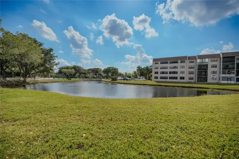 2901 N Nob Hill Road Sunrise FL 33322