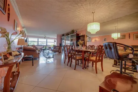 2901 N Nob Hill Road Sunrise FL 33322