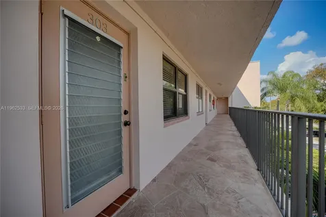 2901 N Nob Hill Road Sunrise FL 33322