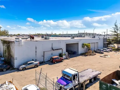 315 W 75th Place Hialeah FL 33014