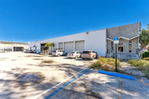 315 W 75th Place Hialeah FL 33014