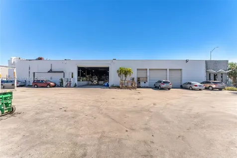 315 W 75th Place Hialeah FL 33014