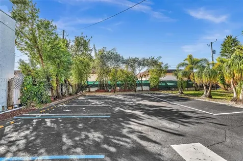650 NE 167th Street Miami FL 33162