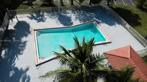 1655 W 44th Place Hialeah FL 33012