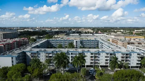1655 W 44th Place Hialeah FL 33012