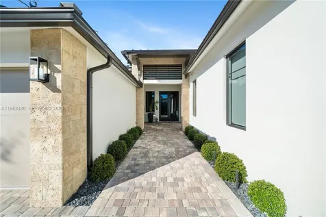 7387 SW 74th Lane Miami FL 33143