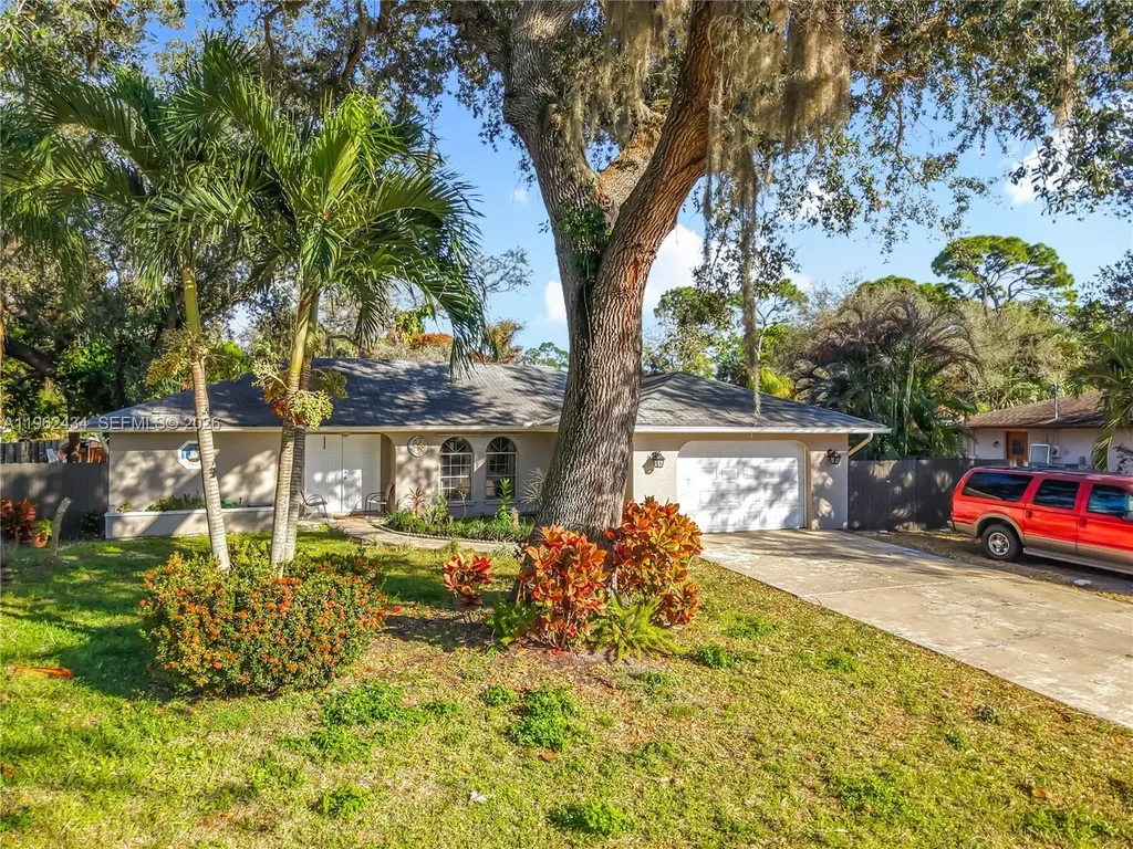 216 Greenwood Lehigh Acres FL 33936