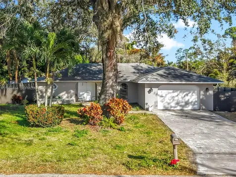 216 Greenwood Lehigh Acres FL 33936