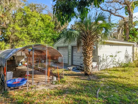 216 Greenwood Lehigh Acres FL 33936