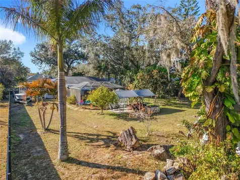 216 Greenwood Lehigh Acres FL 33936