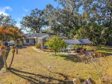 216 Greenwood Lehigh Acres FL 33936