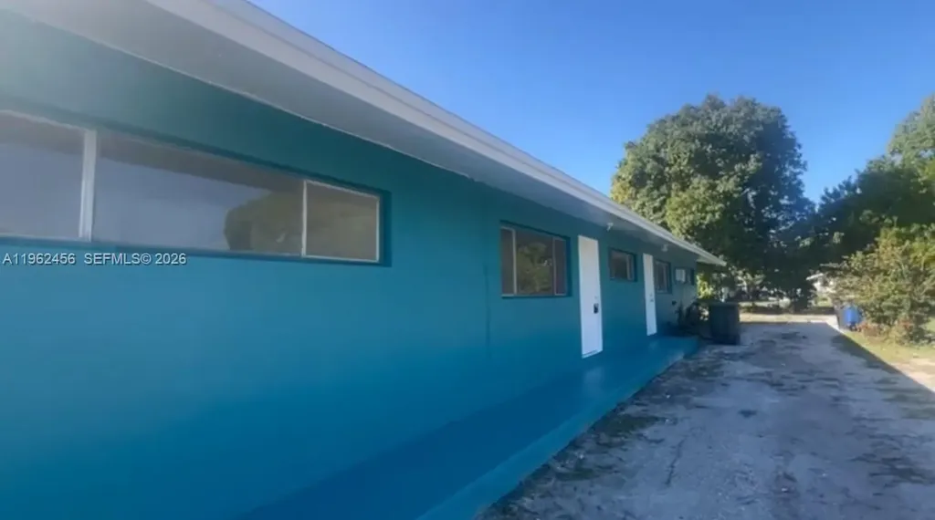 907 N 20th Street Fort Pierce FL 34950