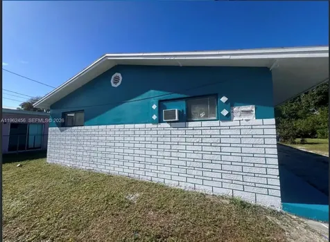 907 N 20th Street Fort Pierce FL 34950