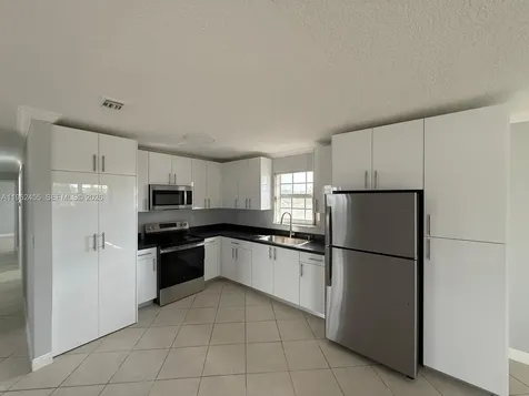 948 E 47th Street Hialeah FL 33013