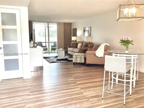 9423 S Hollybrook Lake Drive Pembroke Pines FL 33025
